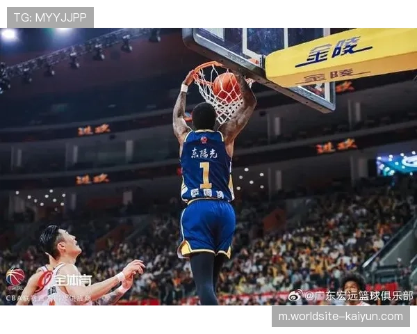 怀特塞德17+14护框显威 上海内线防守体系基石稳固 怀特塞德17+14护框显威 上海内线防守体系基石稳固